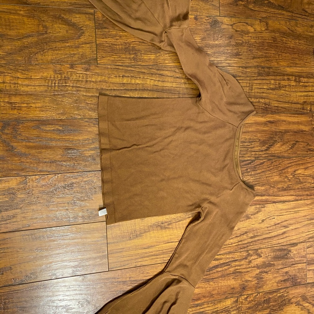 Cropped brown bell sleeves top
